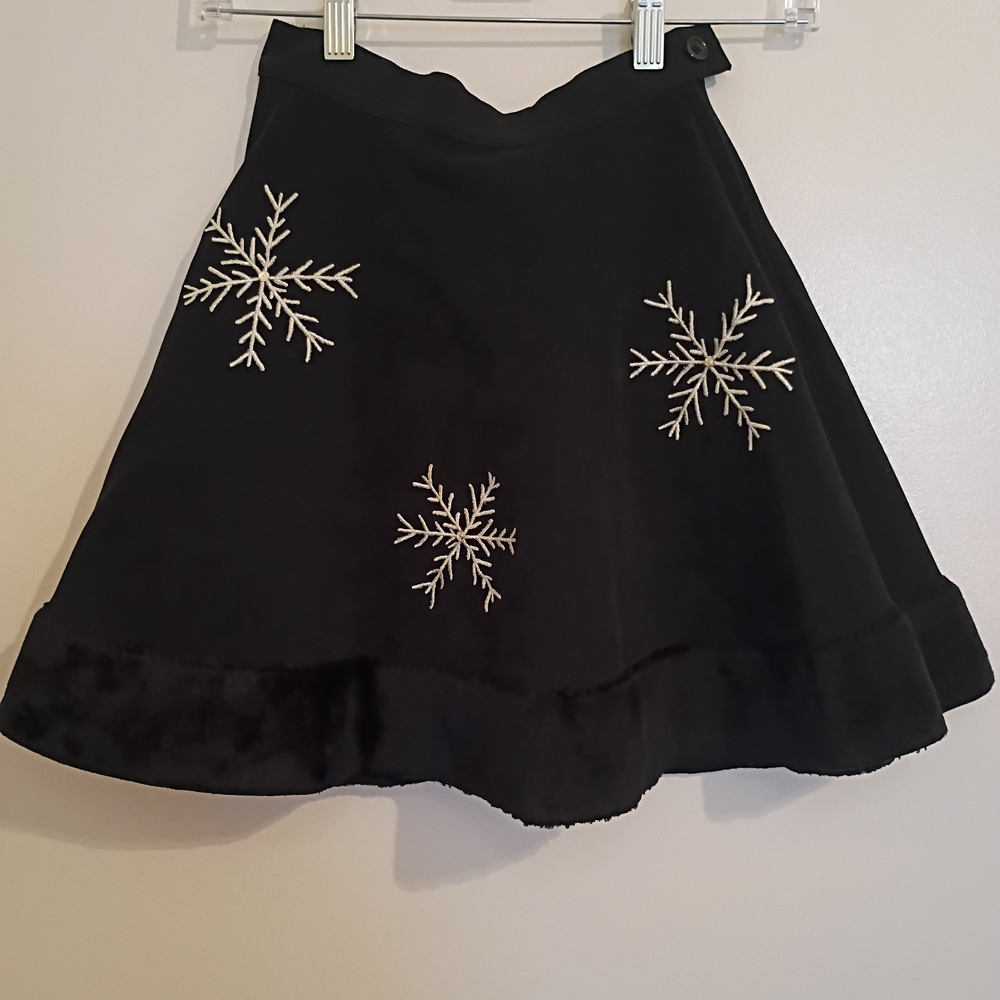 GAP Girls Black  Skirt with Snowflake Embroidery‎ Design Sz 7
